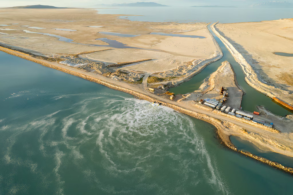 (Trent Nelson | The Salt Lake Tribune) The US Magnesium dike north of Stansbury Island on Saturday, March 26, 2022.