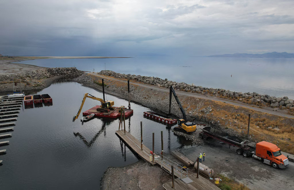 (Francisco Kjolseth | The Salt Lake Tribune) Crews work to dredge the Great Salt Lake Marina as water levels continue to drop at the saline lake on Tuesday, Aug. 26, 2025.