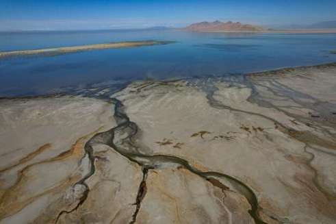 (Francisco Kjolseth | The Salt Lake Tribune) Persisting drought conditions continue to drop water levels at The Great Salt Lake exposing reef-like structures made up of calcium and magnesium carbonate deposits called bioherms that resemble coral as seen on Wednesday, October. 1, 2025.