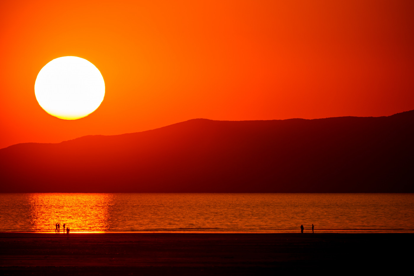 (Trent Nelson | The Salt Lake Tribune) Sunset on the shore of the Great Salt Lake on Friday, Sept. 6, 2024.
