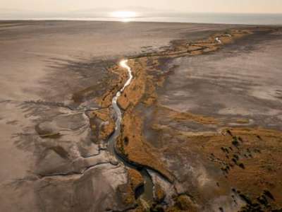  Lee Creek flows through mudflats into the Great Salt Lake near Magna on Tuesday, Aug. 5, 2025. (Photo by Spenser Heaps for Utah News Dispatch)