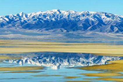 The Stansbury Mountains are reflected in a patch of water along the Great Salt Lake on Tuesday. The lake remains 6&frac12; to 7 feet below what's considered its minimum healthy level. The Stansbury Mountains are reflected in a patch of water along the Great Salt Lake on Tuesday. The lake remains 6&frac12; to 7 feet below what's considered its minimum healthy level. (Scott G Winterton, Deseret News) 