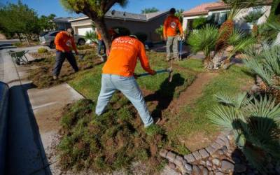 (Trent Nelson | The Salt Lake Tribune) Workers with Foxtail Turf remove the grass from Patricia Council's North Las Vegas yard, replacing it with artificial turf on Thursday, Sept. 29, 2022.
