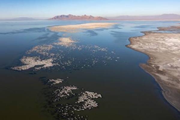 (Francisco Kjolseth | The Salt Lake Tribune) Persisting drought conditions continue to drop water levels at the Great Salt Lake exposing reeflike structures made up of calcium and magnesium carbonate deposits called bioherms that resemble coral as seen on Tuesday, Dec. 7, 2021.