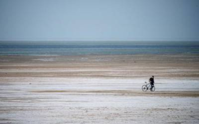(Trent Nelson | The Salt Lake Tribune) The Great Salt Lake, near Saltair on Saturday, March 26, 2022. Warm weather is expected to kick up more dust from the exposed lakebed.