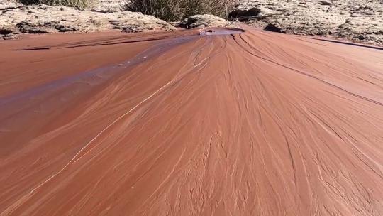 white canyon mud bubbles